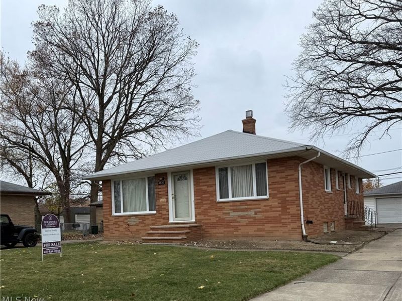 4830 Autumn Lane, Brooklyn, OH 44144 Photo 2