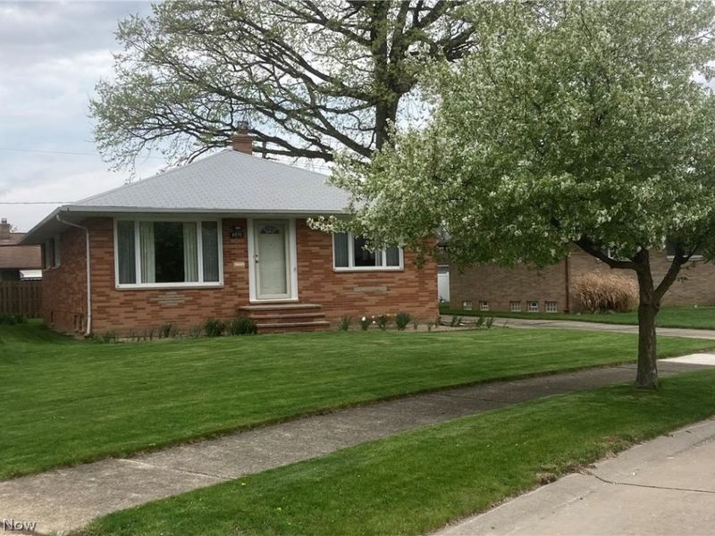 4830 Autumn Lane, Brooklyn, OH 44144 Photo 2