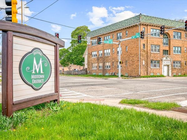 204 S 6th St, Rockford, IL 61104