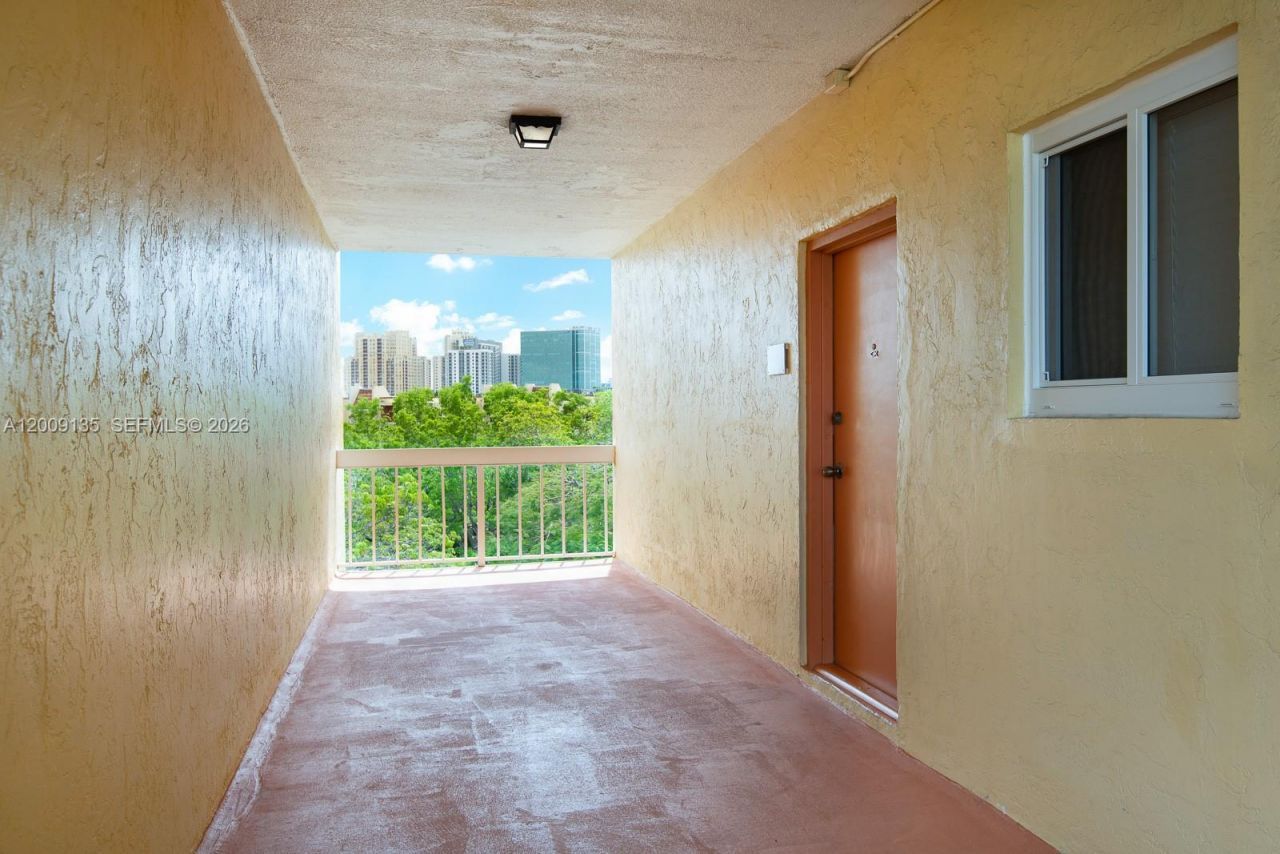 8101 Camino Real, Unit C401, Miami, FL 33143 Photo