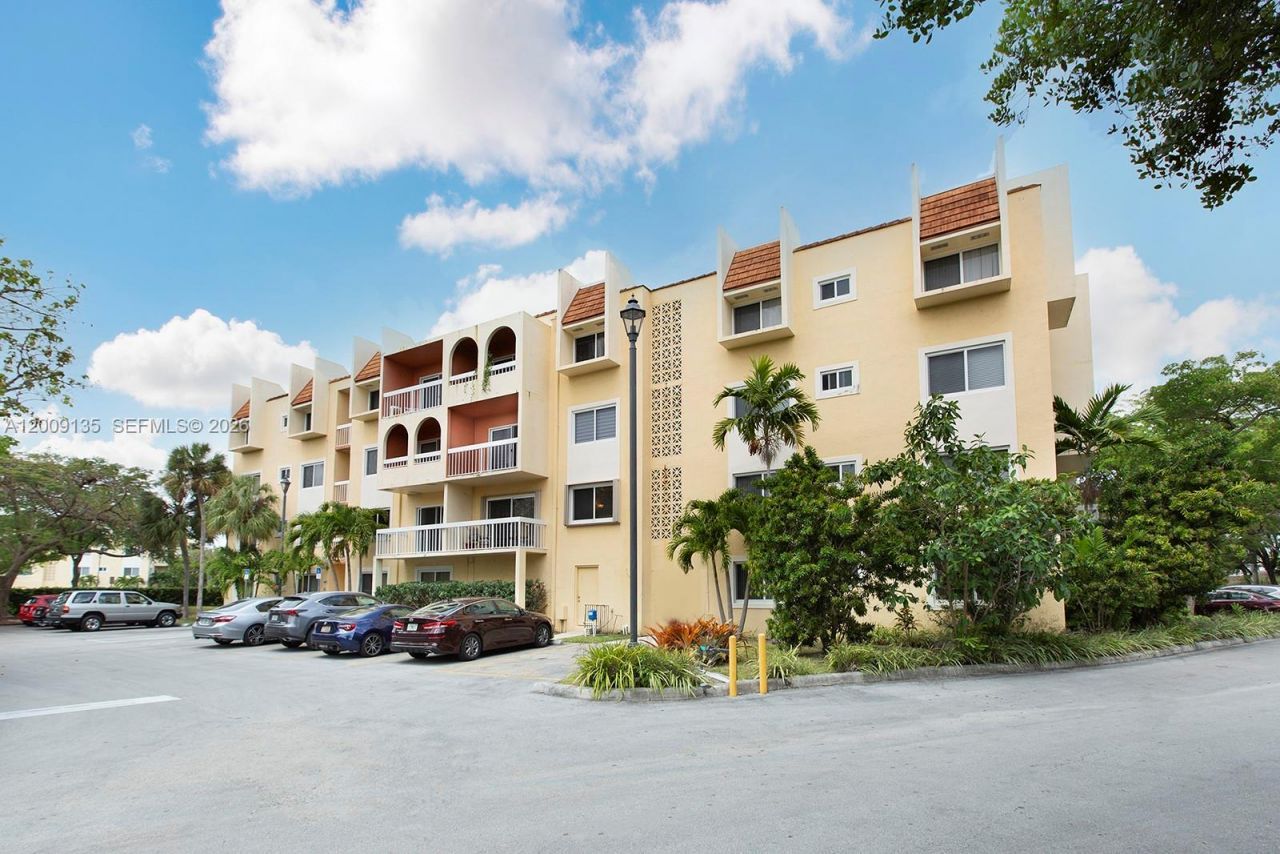 8101 Camino Real, Unit C401, Miami, FL 33143 Photo