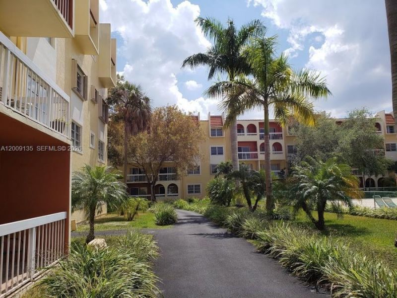 8101 Camino Real, Unit C401, Miami, FL 33143 Photo