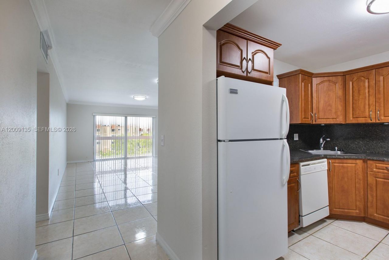 8101 Camino Real, Unit C401, Miami, FL 33143 Photo