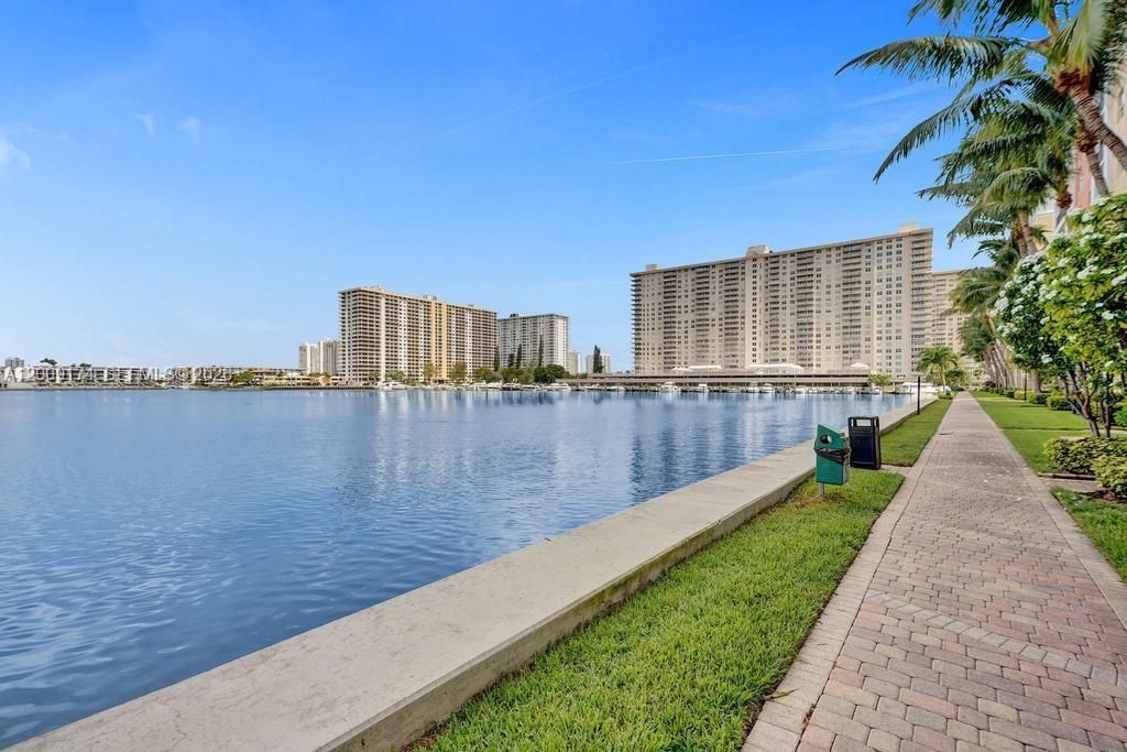 17100 N Bay Rd , Unit 1511, Sunny Isles Beach, FL 33160 Photo