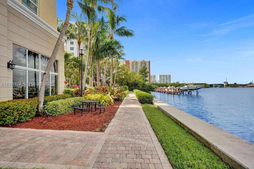 17100 N Bay Rd , Unit 1511, Sunny Isles Beach, FL 33160 Photo