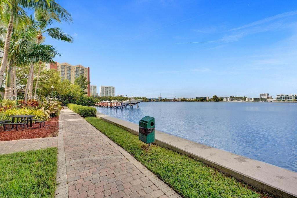 17100 N Bay Rd , Unit 1511, Sunny Isles Beach, FL 33160 Photo