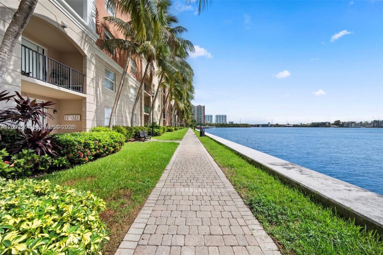 17100 N Bay Rd , Unit 1511, Sunny Isles Beach, FL 33160 Photo