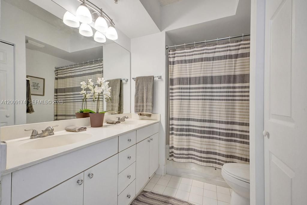 17100 N Bay Rd , Unit 1511, Sunny Isles Beach, FL 33160 Photo