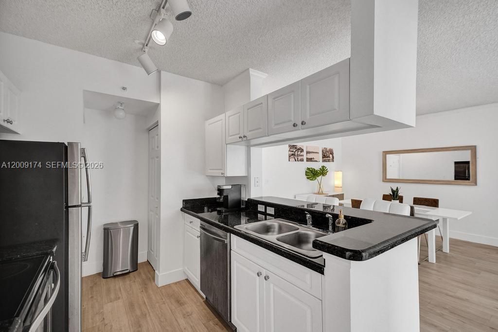 17100 N Bay Rd , Unit 1511, Sunny Isles Beach, FL 33160 Photo