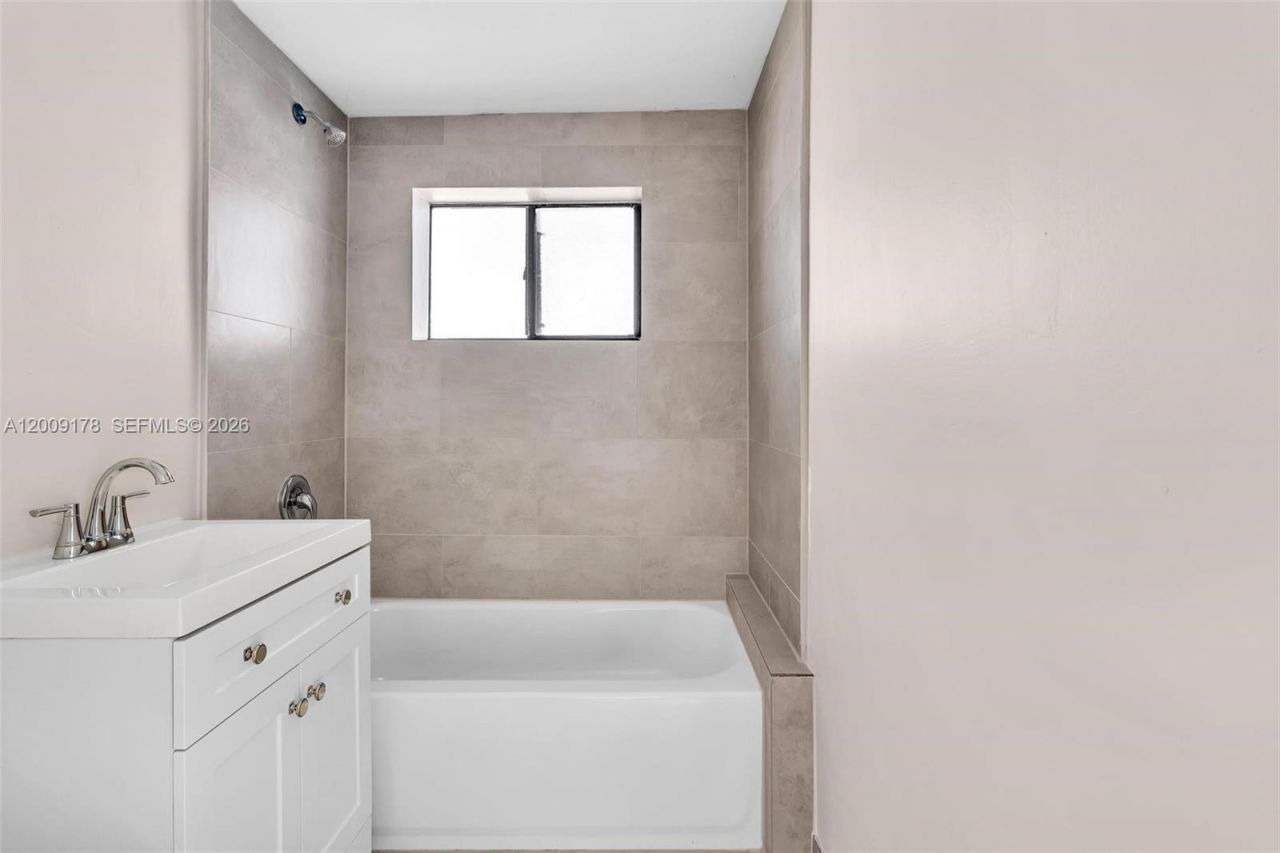 1165 Marseille Dr, Unit 20, Miami Beach, FL 33141 Photo