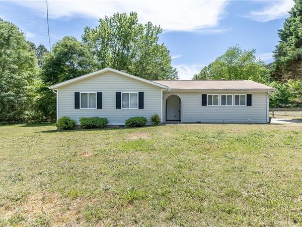 1597 Bennett Road , Grayson, GA 30017