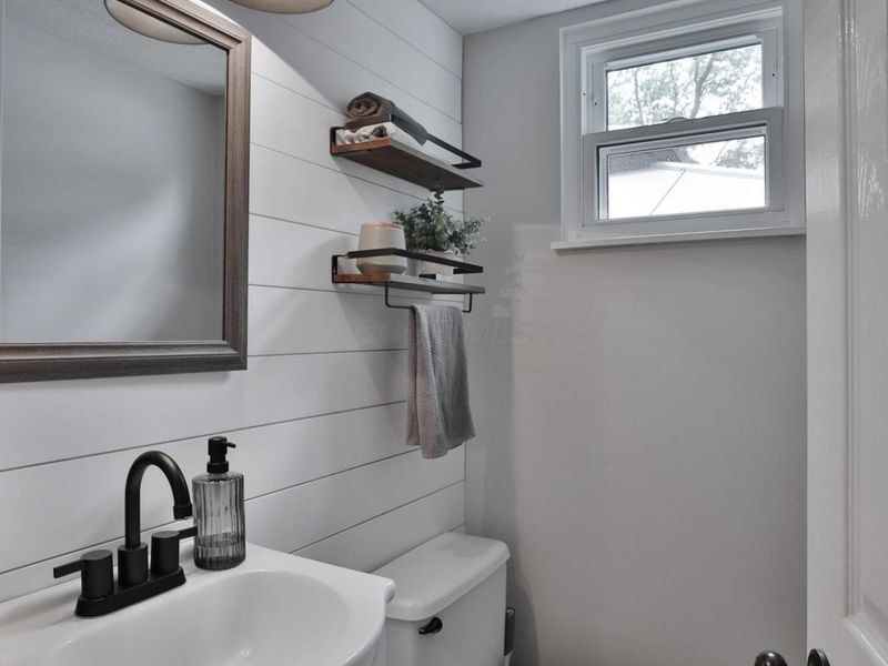 3463 En-Joie Drive, Columbus, OH 43228 Photo 18