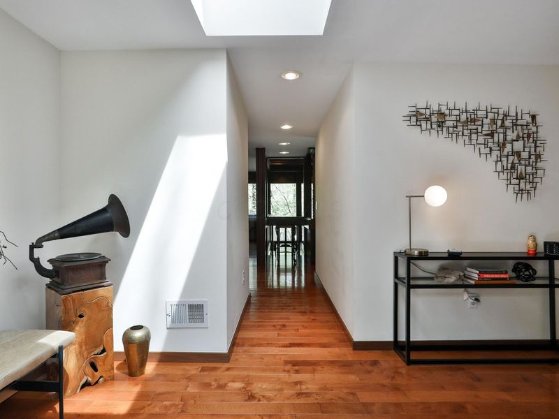 815 Lookout Point Drive, Columbus, OH 43235 Photo 11