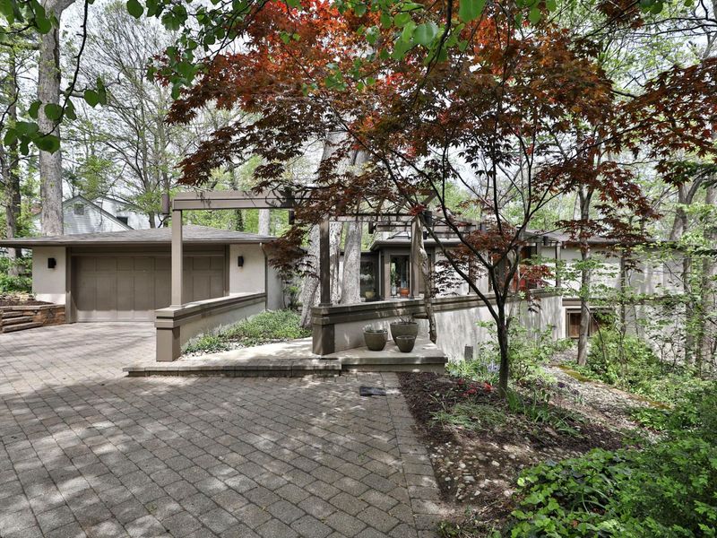 815 Lookout Point Drive, Columbus, OH 43235 Photo 2