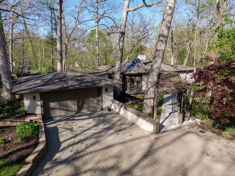 815 Lookout Point Drive, Columbus, OH 43235 Photo 3