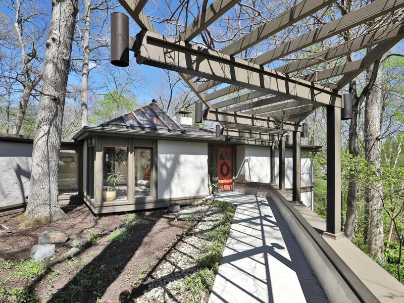 815 Lookout Point Drive, Columbus, OH 43235 Photo 6