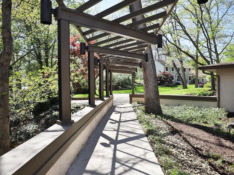 815 Lookout Point Drive, Columbus, OH 43235 Photo 7