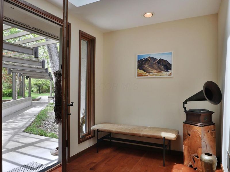 815 Lookout Point Drive, Columbus, OH 43235 Photo 8