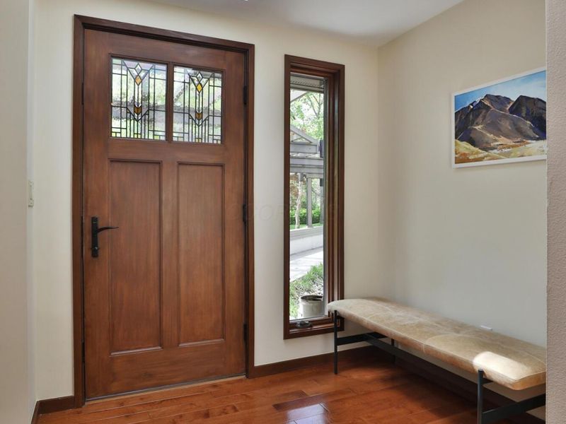 815 Lookout Point Drive, Columbus, OH 43235 Photo 9