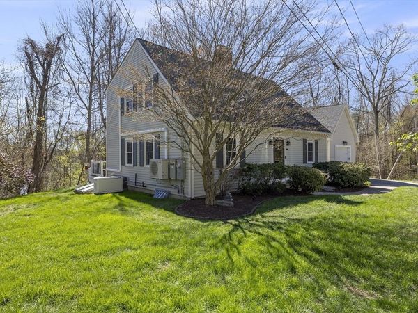 4 Avalon Pl, West Brookfield, MA 01585