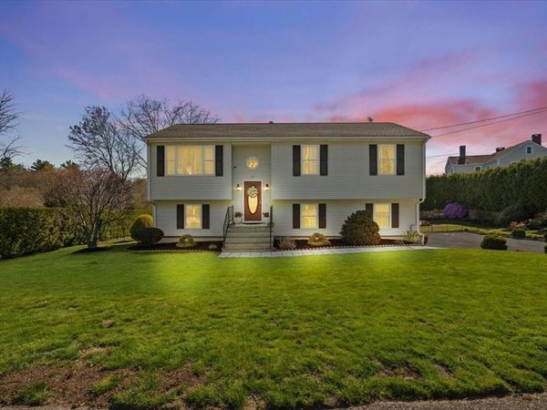 82 Gifford Ave, Dartmouth, MA 02747