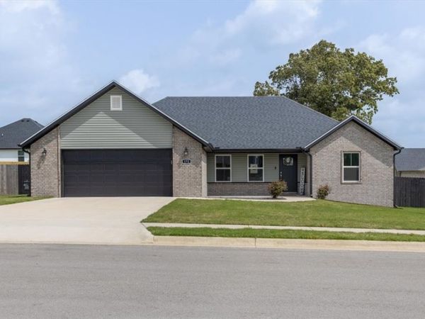 172 Brooke Street , Huntsville, AR 72740