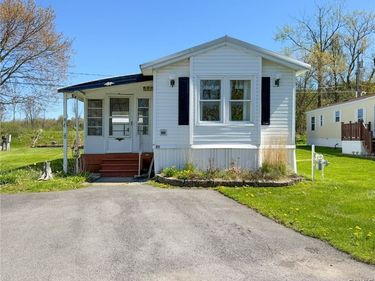 38 Pine Circle, Sauquoit, NY 13456