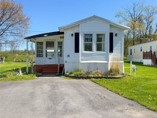 38 Pine Circle , Sauquoit, NY 13456