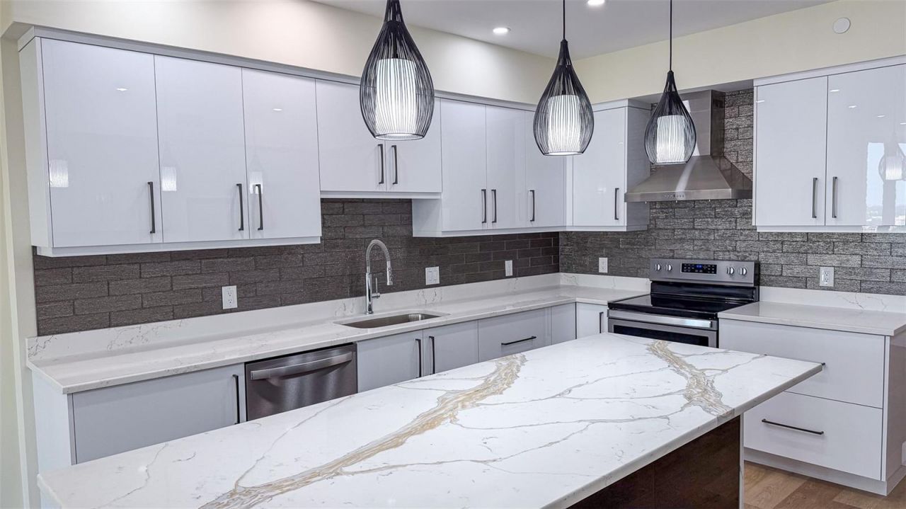 1 Beach Drive Se, Unit 2512, Saint Petersburg, FL 33701 Photo