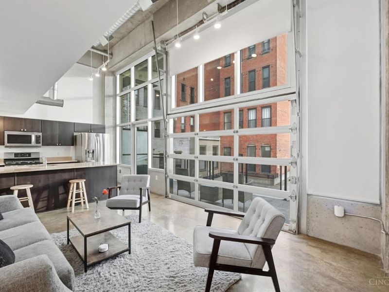 353 W Fourth Street, Cincinnati, OH 45202 Photo 2