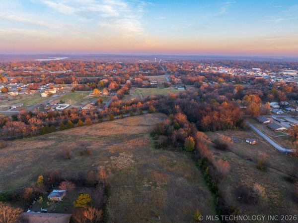 8 N Pierce Avenue , Wagoner, OK 74467