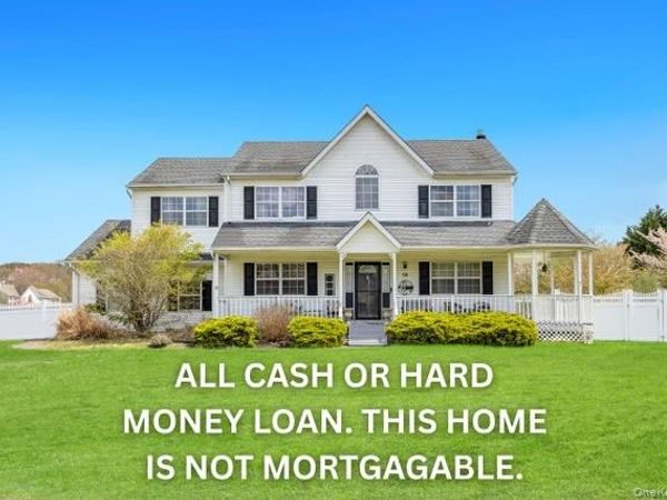 55 W Greentree Drive , Medford, NY 11763