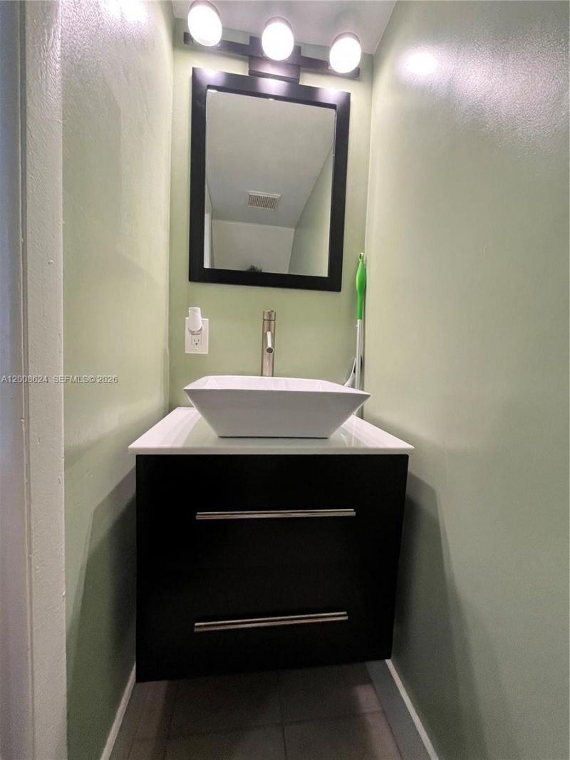 5580 W 26th Ct , Unit 204, Hialeah, FL 33016 Photo