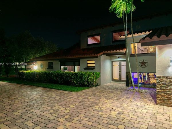 8111 SW 183rd St , Palmetto Bay, FL 33157