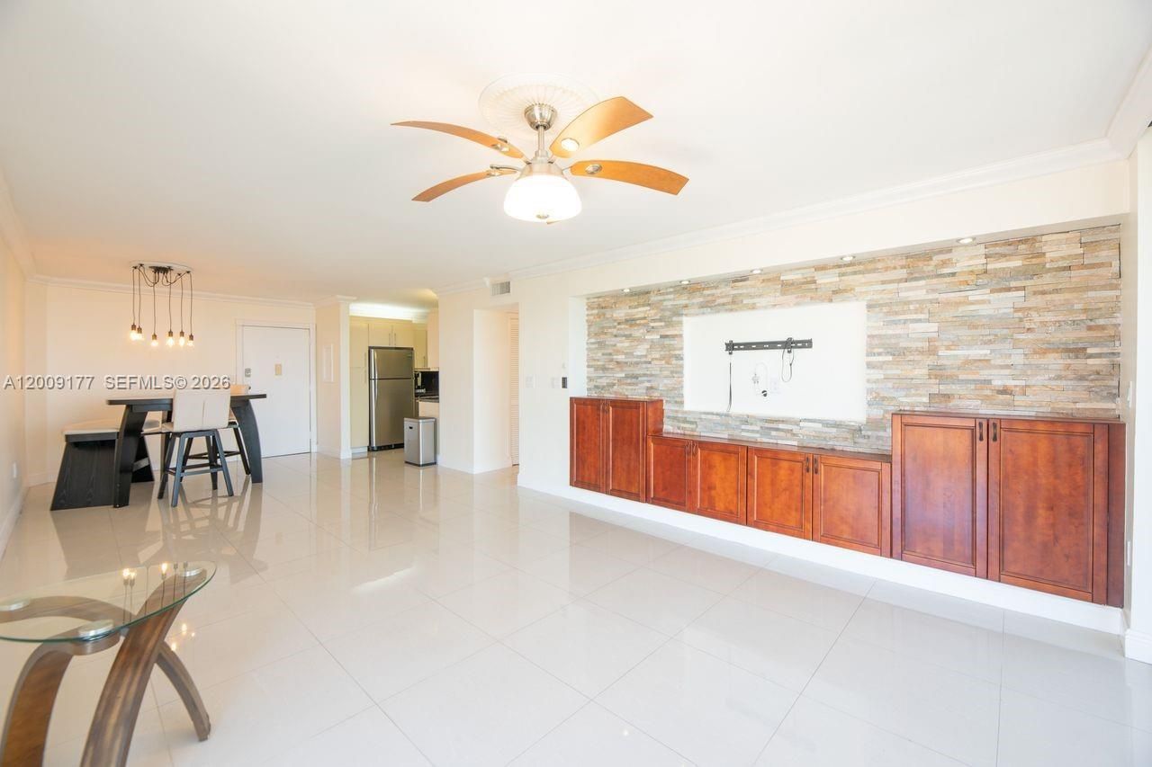 2500 NE 135th St , Unit C1011, North Miami, FL 33181 Photo