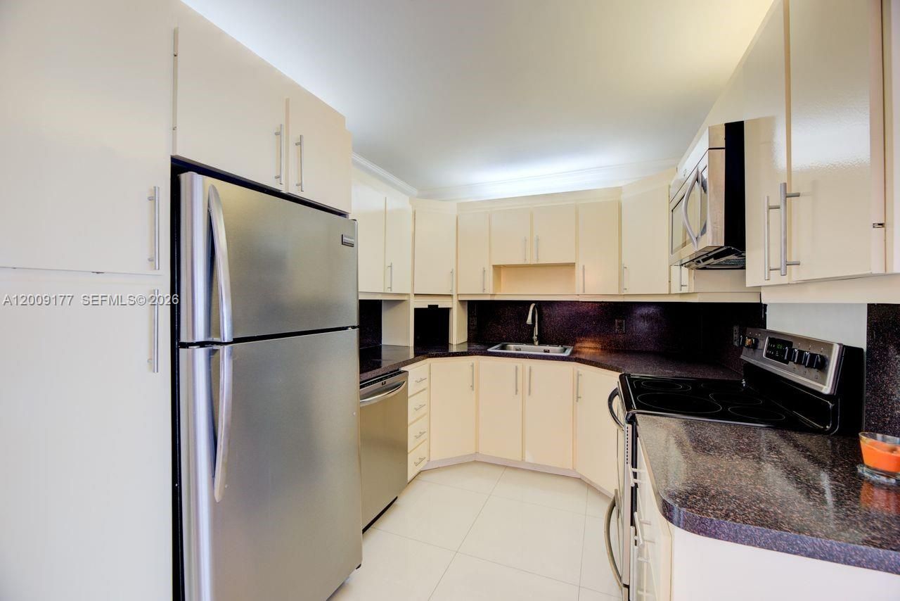 2500 NE 135th St , Unit C1011, North Miami, FL 33181 Photo