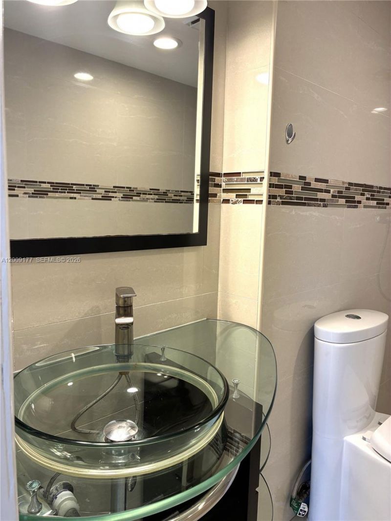 2500 NE 135th St , Unit C1011, North Miami, FL 33181 Photo