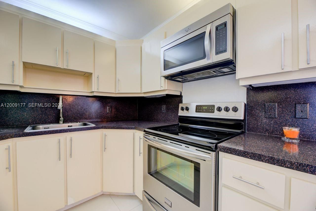 2500 NE 135th St , Unit C1011, North Miami, FL 33181 Photo