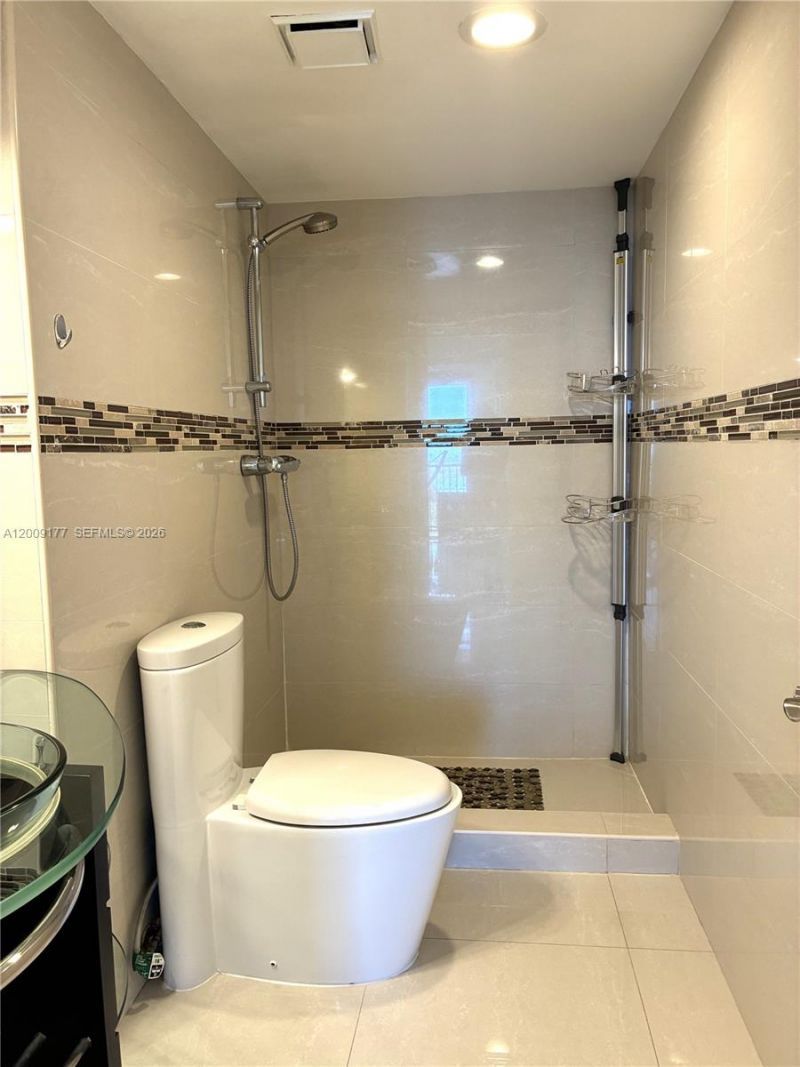 2500 NE 135th St , Unit C1011, North Miami, FL 33181 Photo