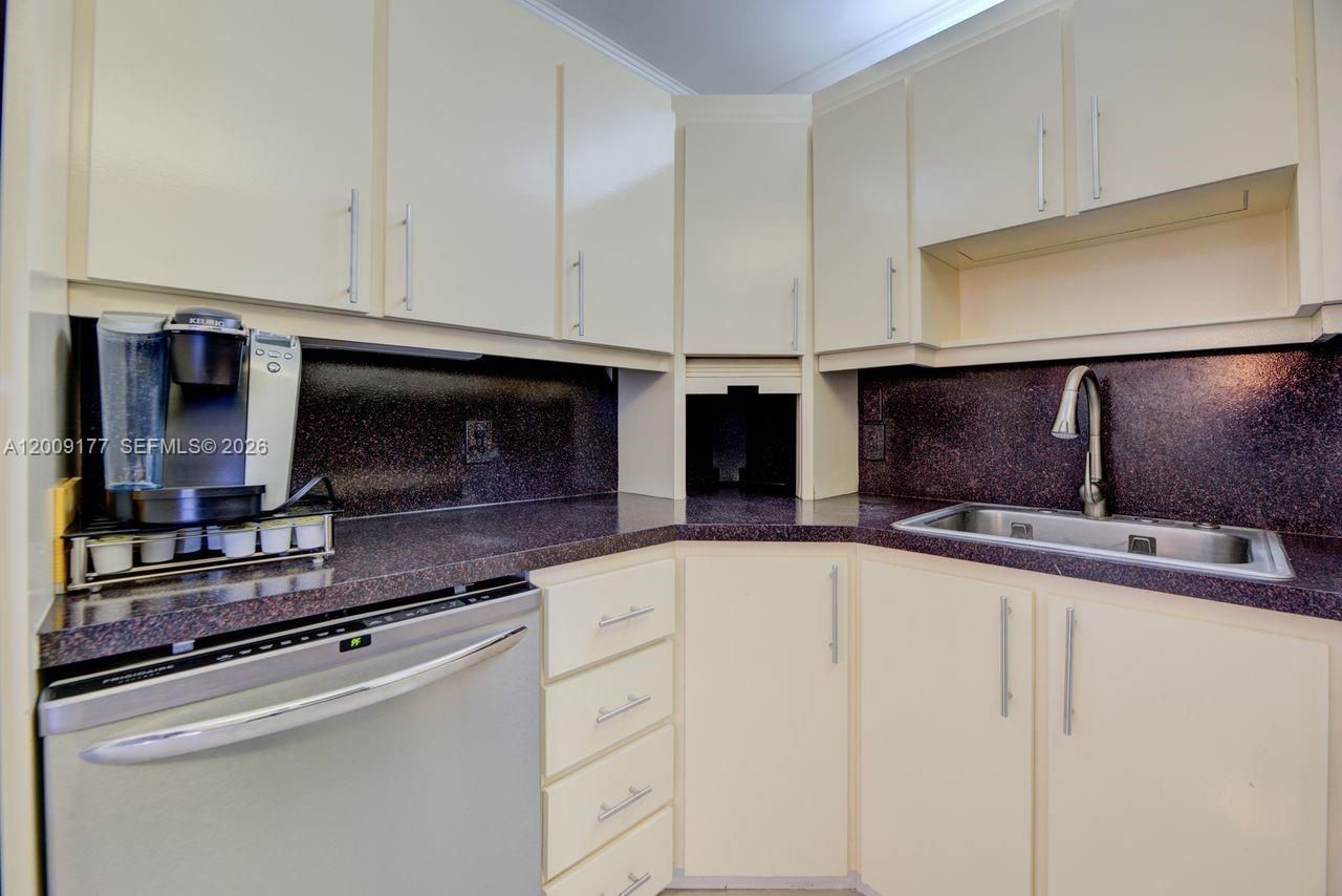 2500 NE 135th St , Unit C1011, North Miami, FL 33181 Photo