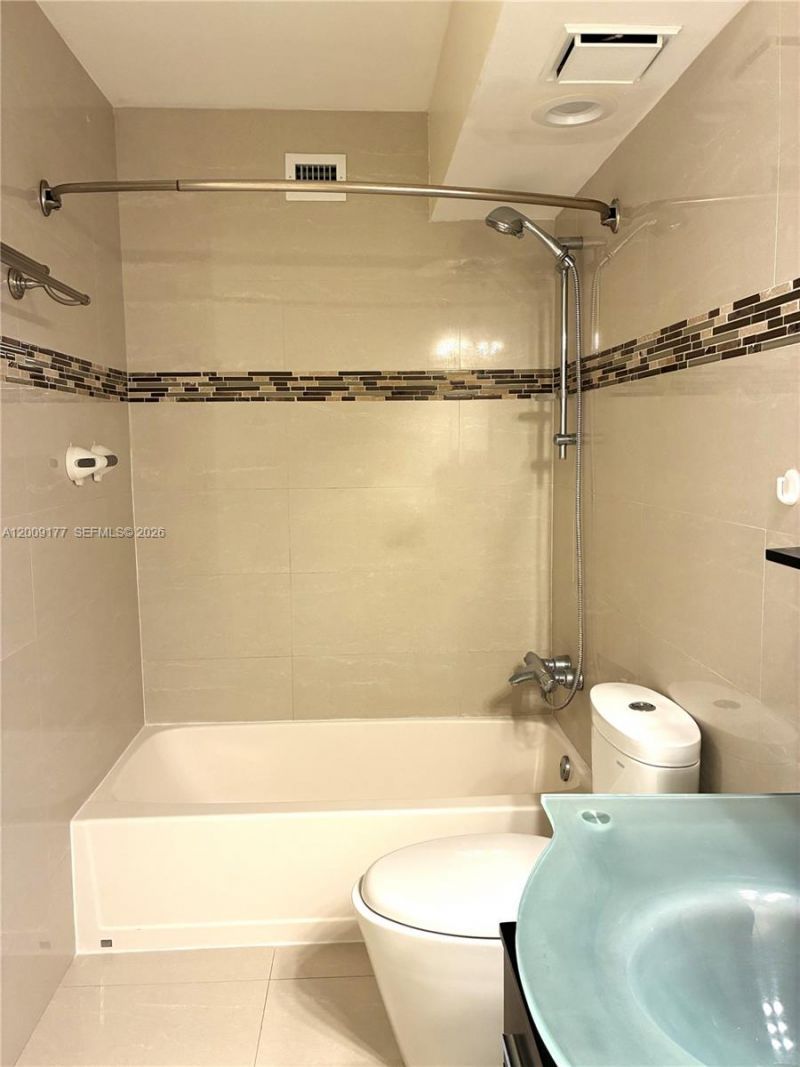 2500 NE 135th St , Unit C1011, North Miami, FL 33181 Photo