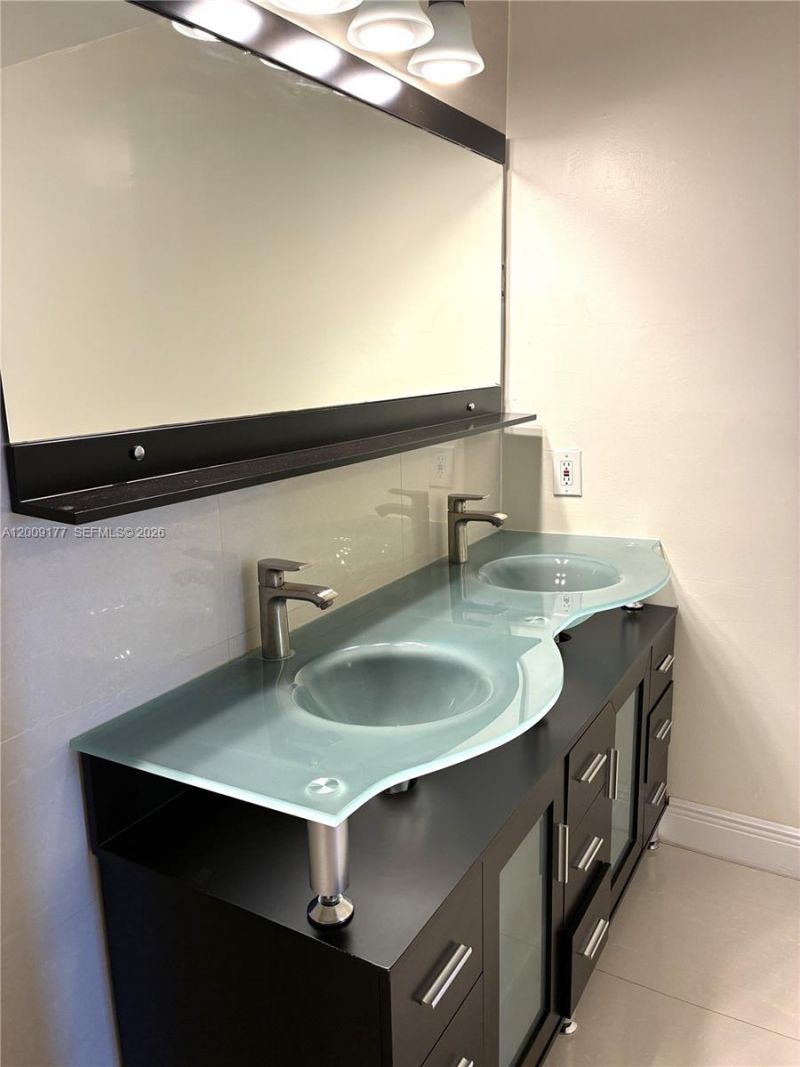 2500 NE 135th St , Unit C1011, North Miami, FL 33181 Photo