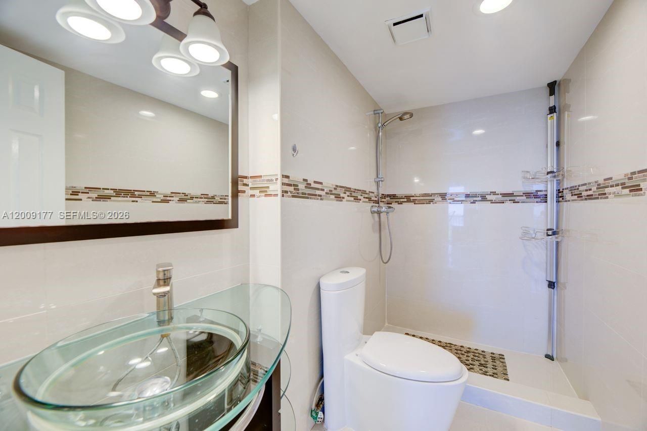2500 NE 135th St , Unit C1011, North Miami, FL 33181 Photo