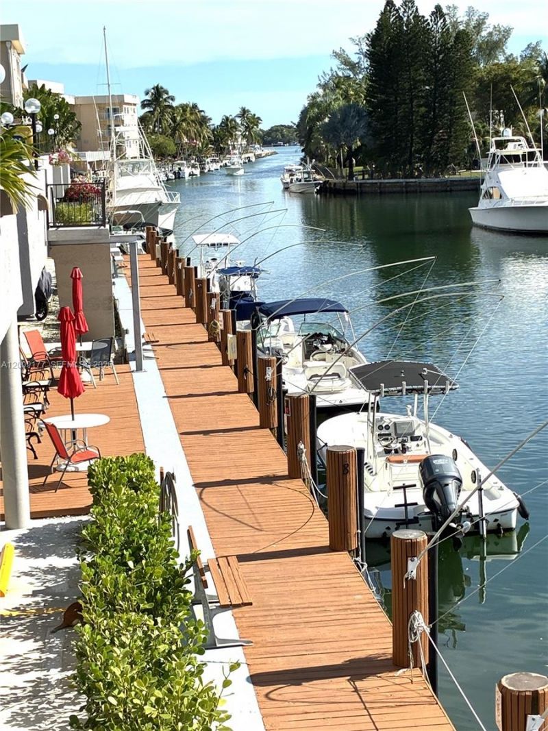 2500 NE 135th St , Unit C1011, North Miami, FL 33181 Photo