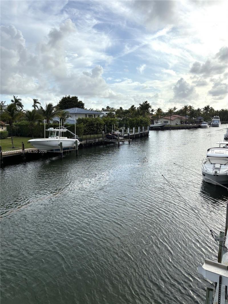 2500 NE 135th St , Unit C1011, North Miami, FL 33181 Photo