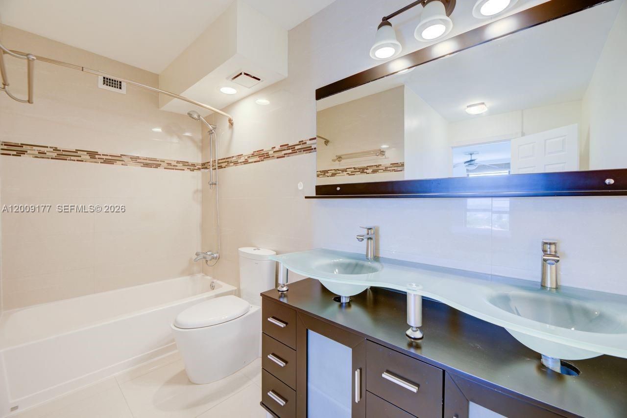 2500 NE 135th St , Unit C1011, North Miami, FL 33181 Photo