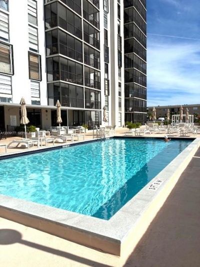 2500 NE 135th St , Unit C1011, North Miami, FL 33181 Photo