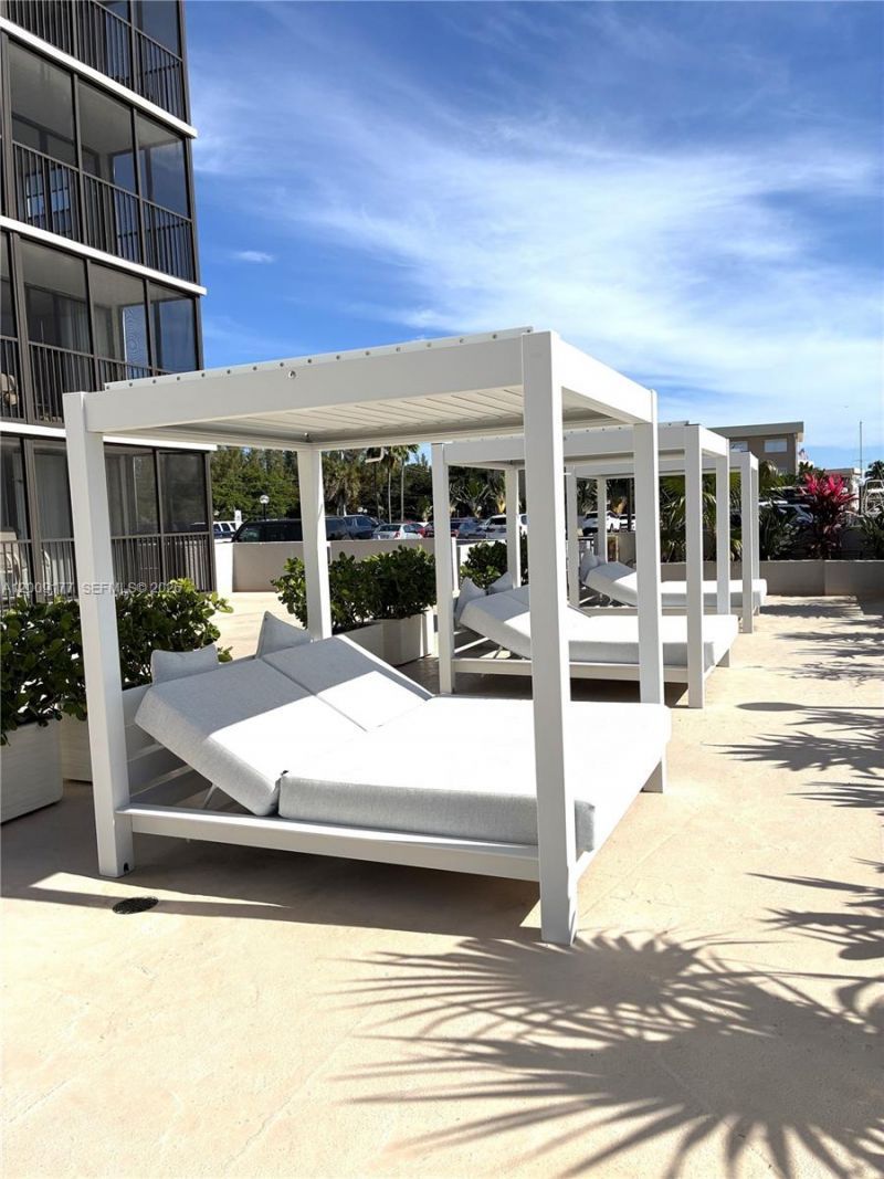 2500 NE 135th St , Unit C1011, North Miami, FL 33181 Photo