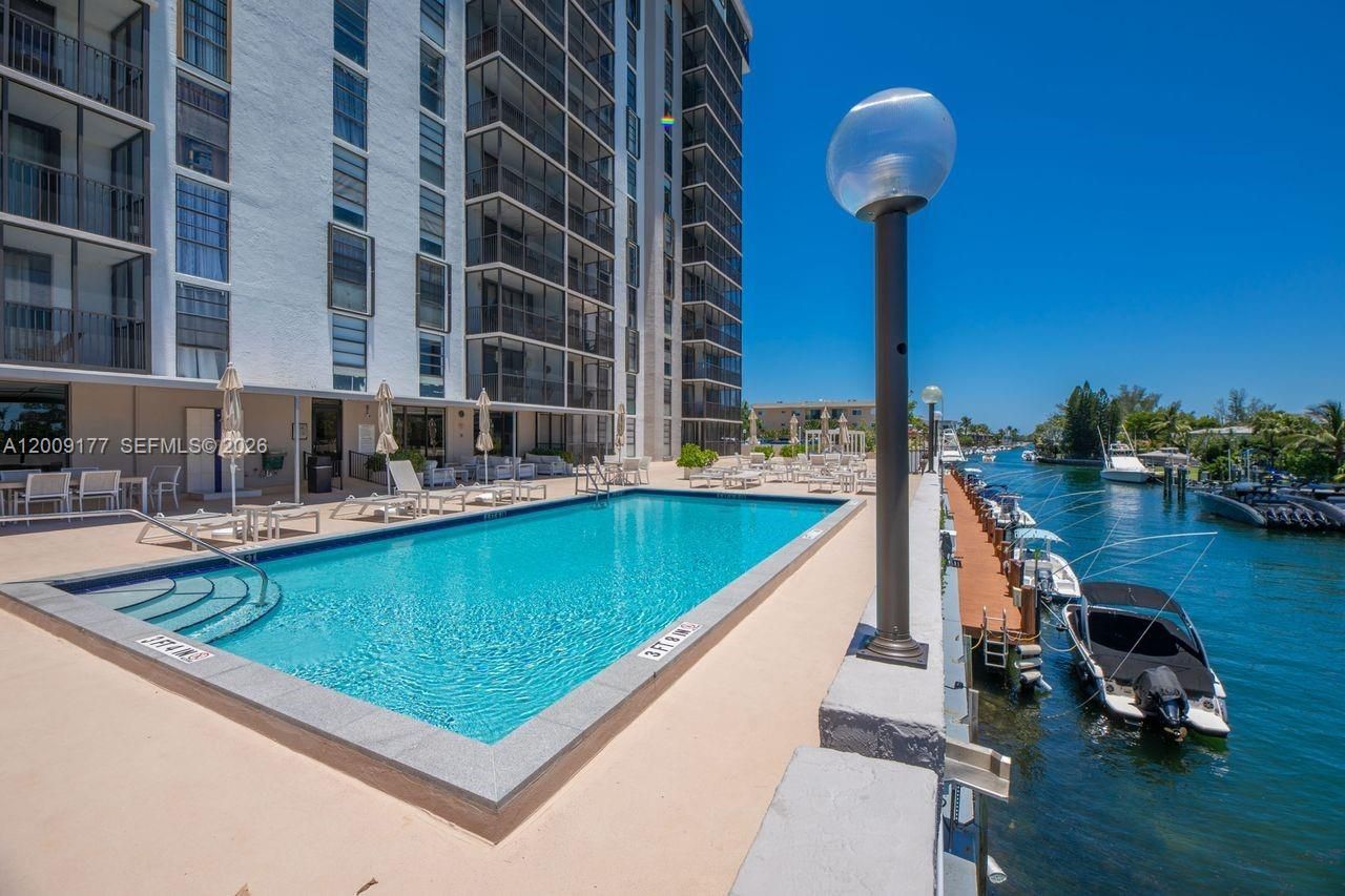 2500 NE 135th St , Unit C1011, North Miami, FL 33181 Photo
