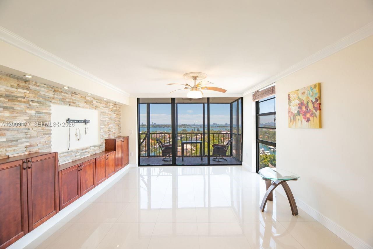 2500 NE 135th St , Unit C1011, North Miami, FL 33181 Photo